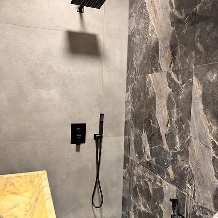 公寓 Noon 地拉那