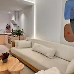 아파트 Noon 티라나