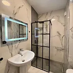아파트 Noon