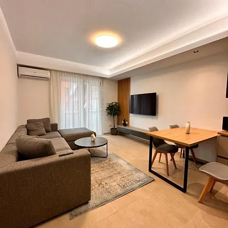 Apartment Noon *